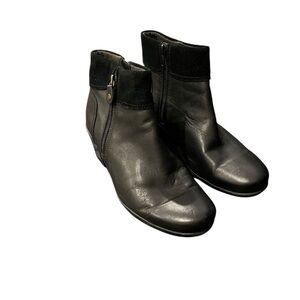 Clark’s black leather Low Heel Ankle boots Booties 7.5 zipper emslie twist